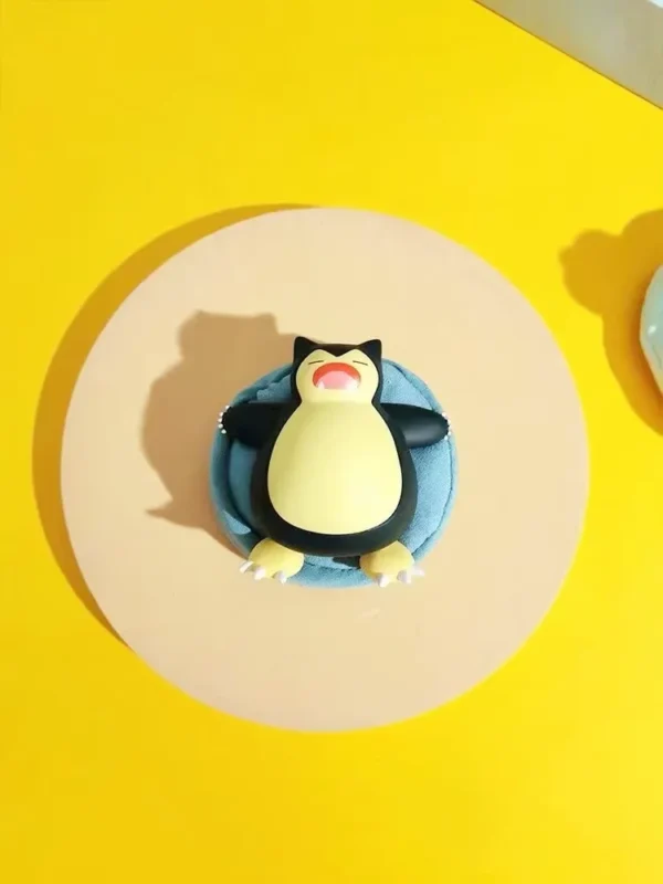Snorlax dumiendo figura pokémon en Lima